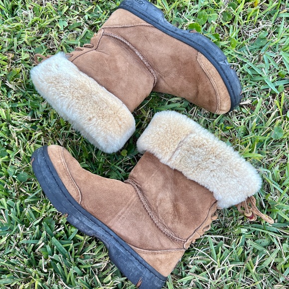 UGG Short Boots Chestnut Color with DrawString & Beads - Picture 2 of 7